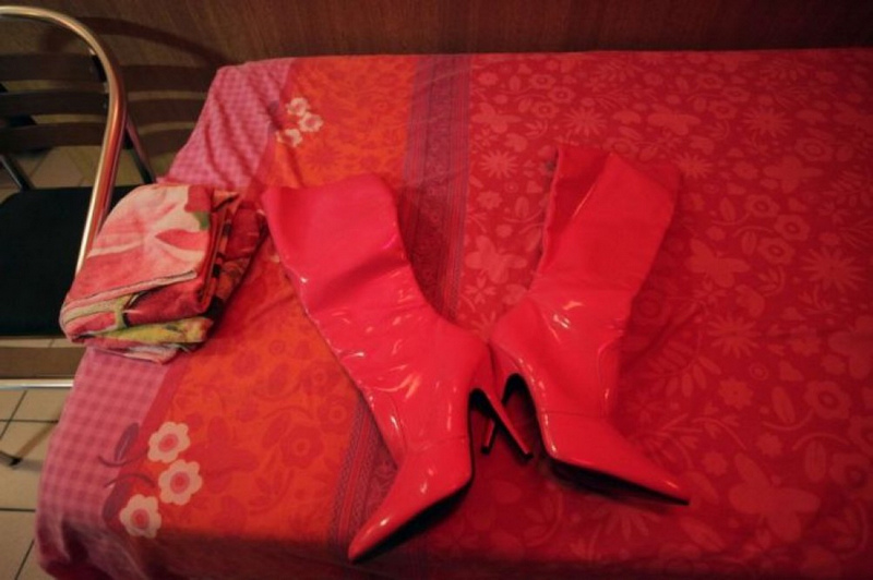 Louise Fokkens y Martine Fokkens, dos prostitutas más viejas en la Zona Roja de Asterdam Louise Fokkens y Martine Fokkens, dos prostitutas más viejas en la Zona Roja de Asterdam